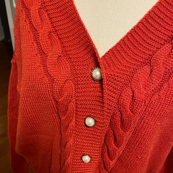 Cable knit oversized cardigan with pearl button - Picture 3 of 3